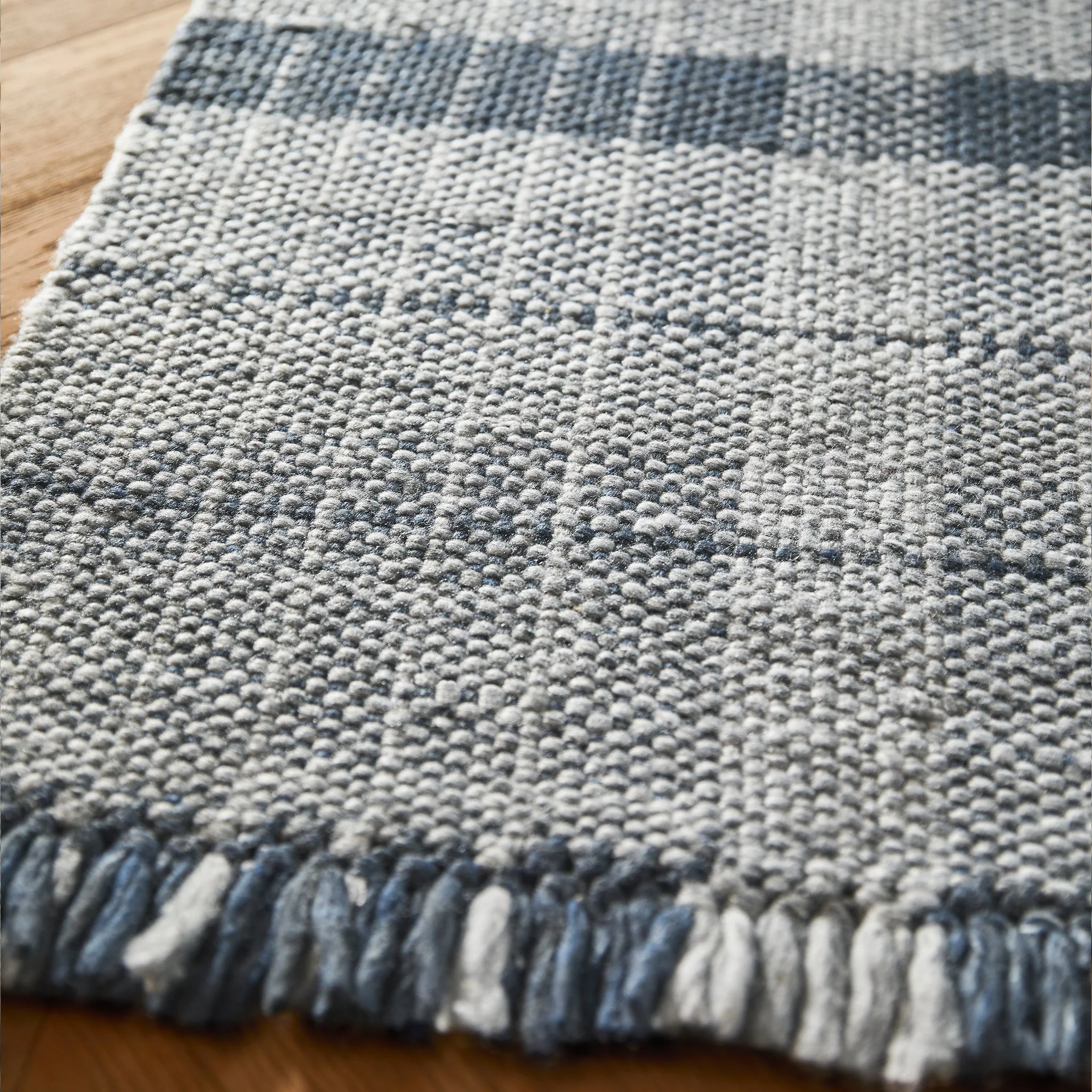 Highland Check Rug Navy - Image 4