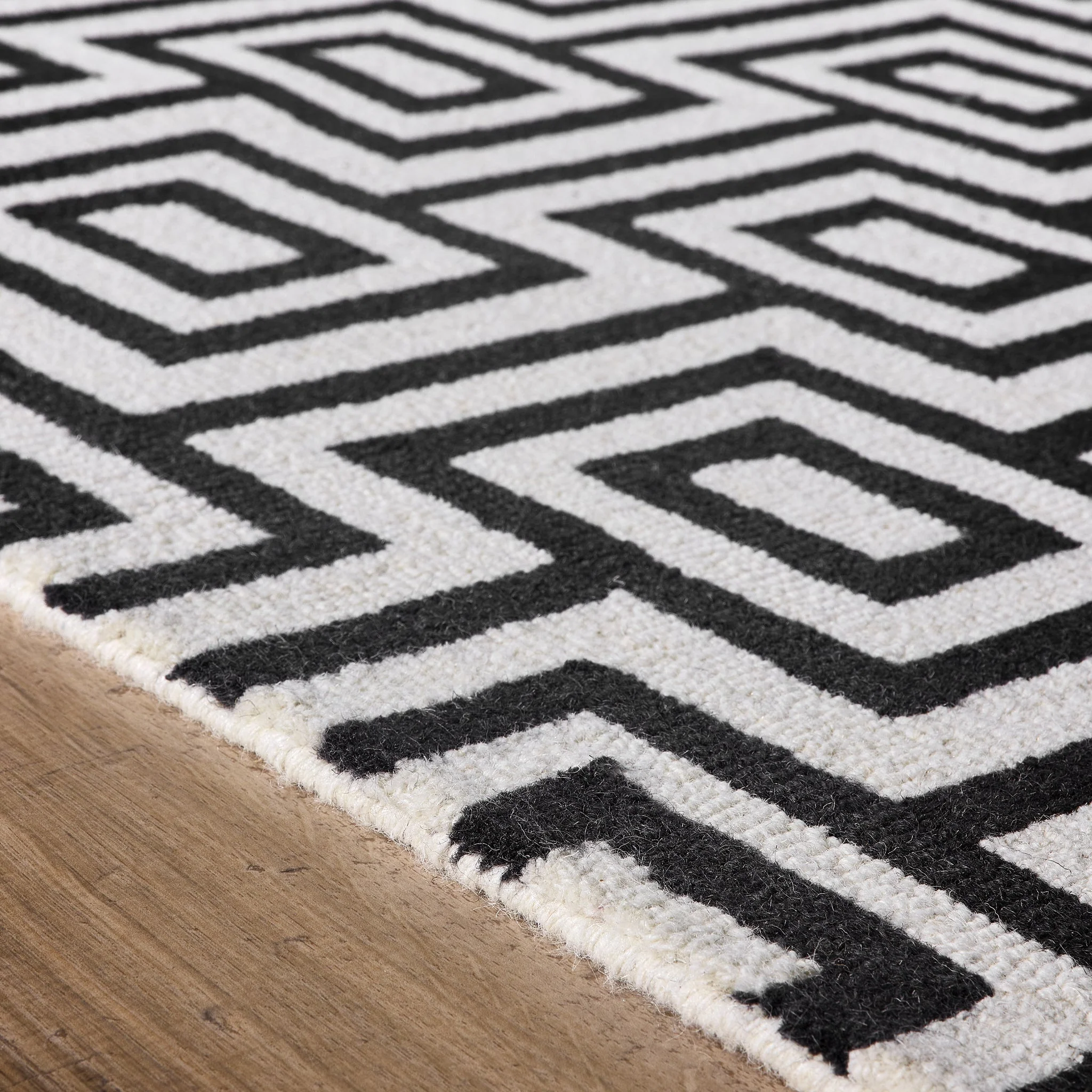 Labyrinth Rug Black/White - Image 4
