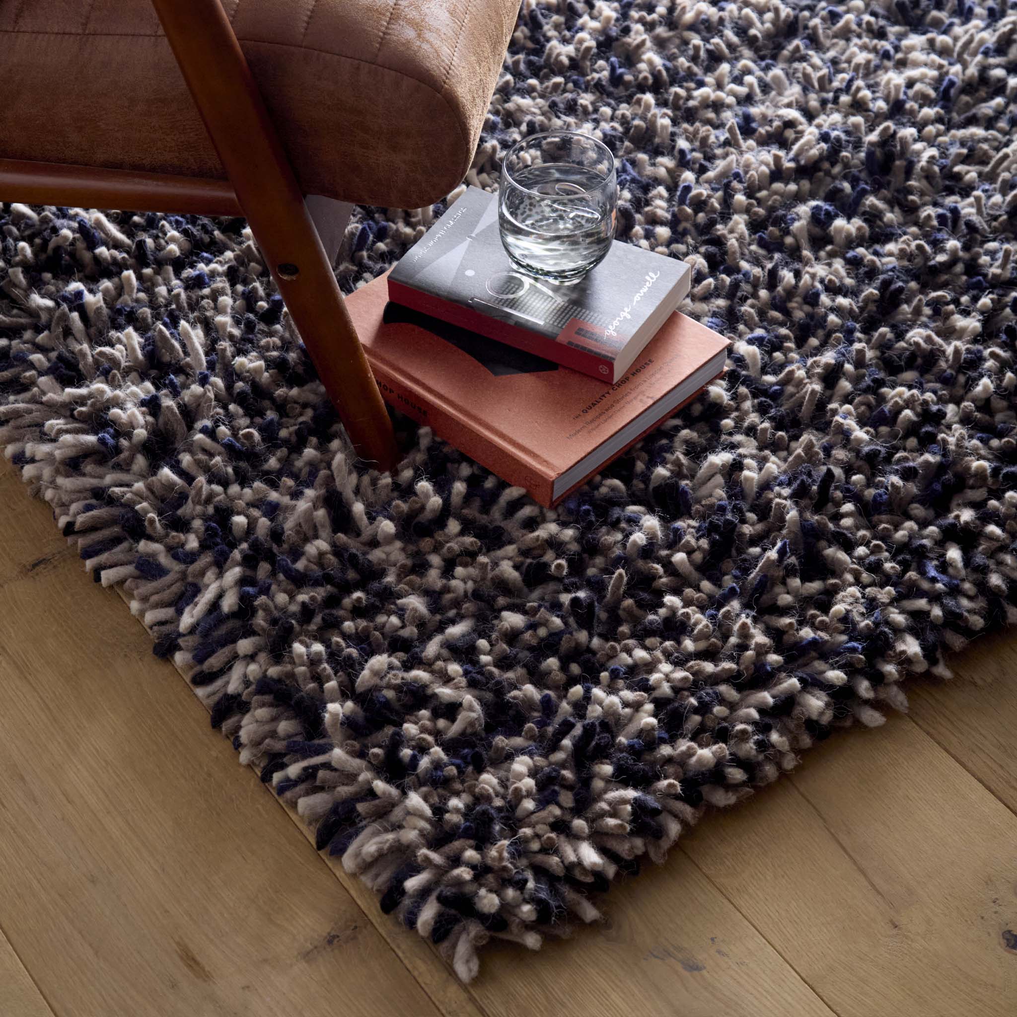 Rocks Shaggy Wool Rug Navy - Image 3