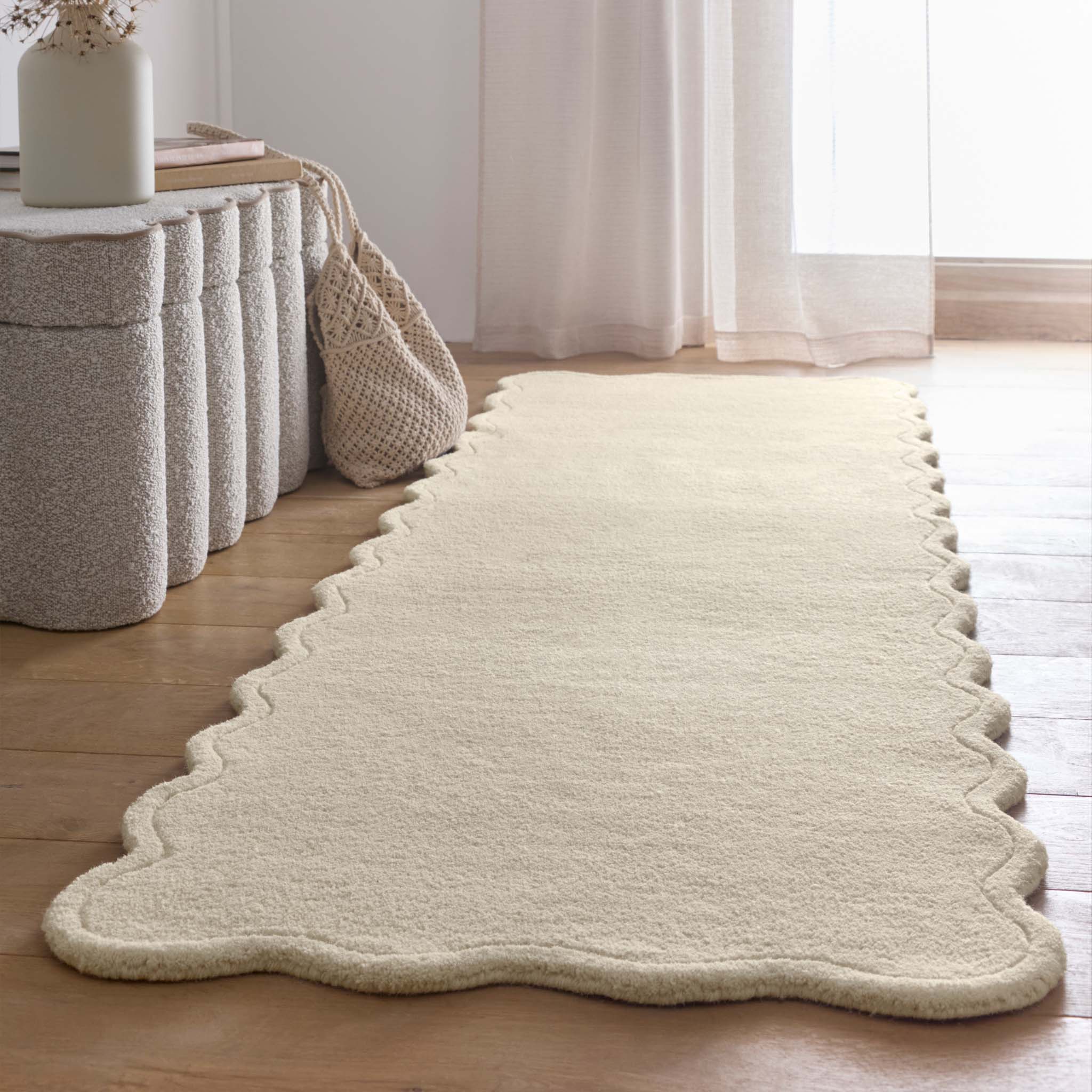 Scalloped Elsie Cream Runner - Image 2